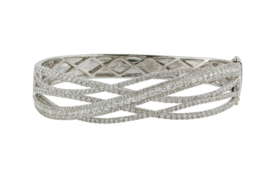 4.55tcw Round Diamonds in 14K White Gold Overlapping Bangle Bracelet - 6.5"